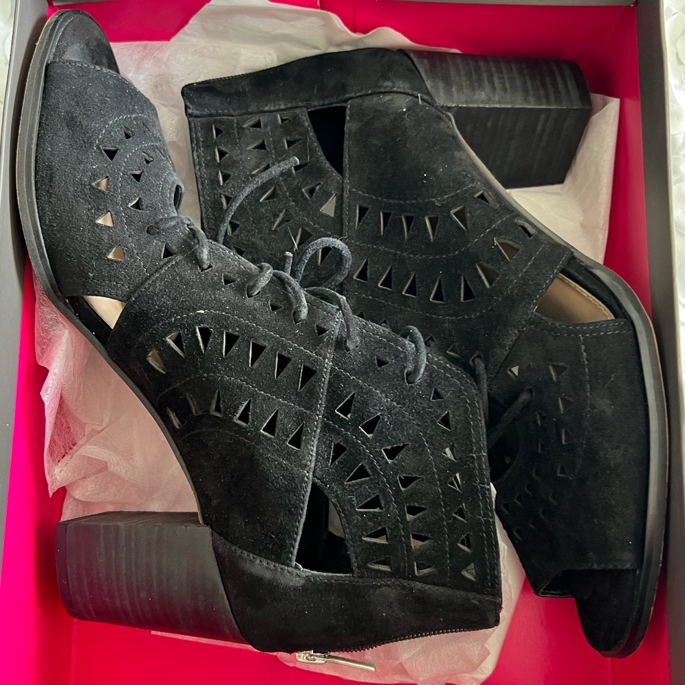 Vince Camuto Women's Lallia Black Cut Out Lace Up Heels Ankle Booties Size 10M
